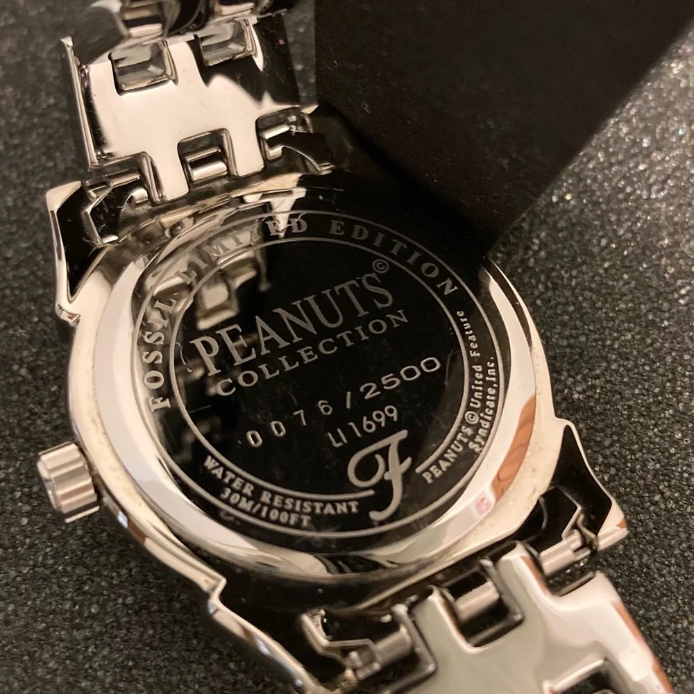 Fossil Snoopy Limited Edition Watch - Picture 11 of 15